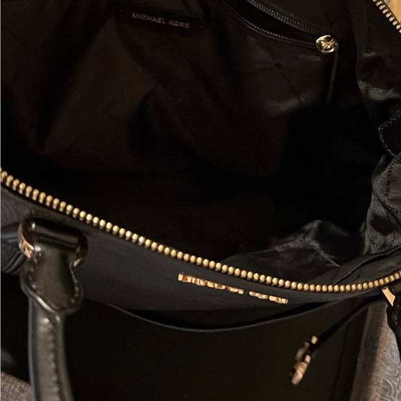 Michael kors bag black can be used 2 ways - Picture 1 of 2